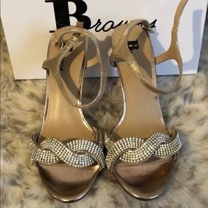 NWT Browns shoes.Heel in gold with rhinestones.